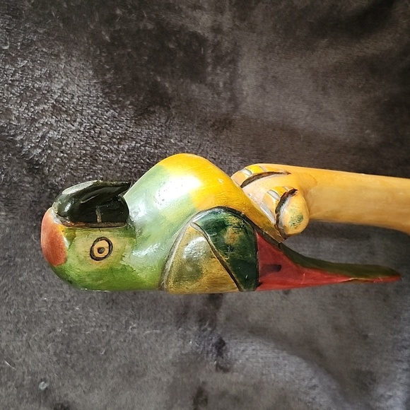Vintage hand carved and painted wooden parrot figurines souvenir folk art macaw - Picture 2 of 10